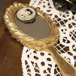 Clayre & Eef Handspiegel 13x27 Cm Goudkleurig Kunststof Glas Make Up Spiegel Cadeau Voor Haar -L’Oréal Paris SHOP 550x550 576