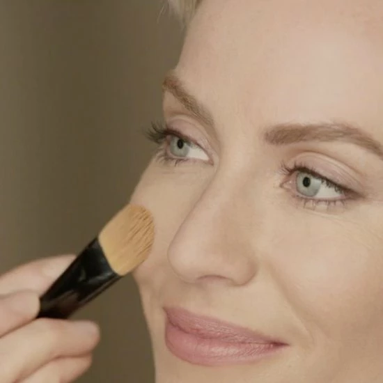 Max Factor Radiant Lift FD - 77 Golden Tan 5 Max Factor Radiant Lift FD - 77 Golden Tan - Afbeelding 5