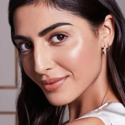 Max Factor Radiant Lift FD - 77 Golden Tan -L’Oréal Paris SHOP 550x687 1