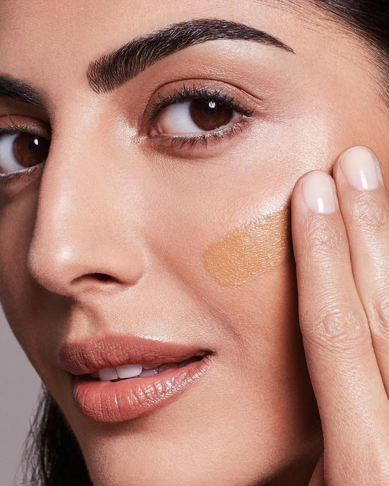 Max Factor Radiant Lift FD - 77 Golden Tan 9 Max Factor Radiant Lift FD - 77 Golden Tan - Afbeelding 9