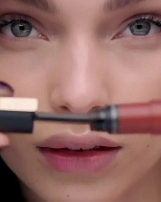 L?Or?al Paris L'Or Al Paris Rouge Signature Lippenstift - 127 I Revolutionize - Rood - Matte Vloeibare Lipstick 2 L?Or?al Paris L'Or Al Paris Rouge Signature Lippenstift - 127 I Revolutionize - Rood - Matte Vloeibare Lipstick - Afbeelding 2